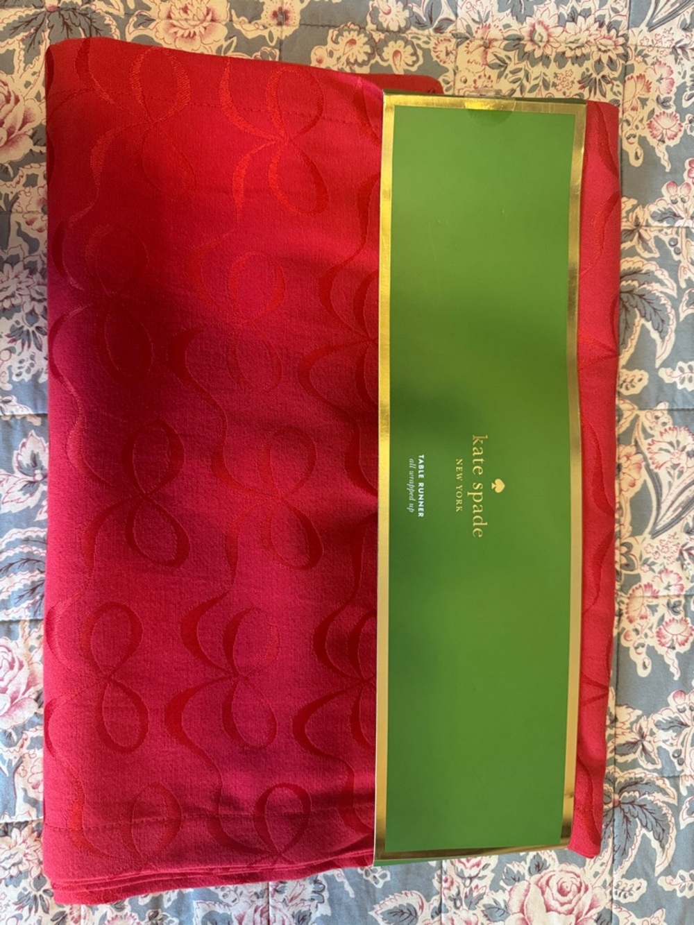 NWT/kate spade 'All Wrapped Up' Red Jacquard Bow Table Runner/15"x90"